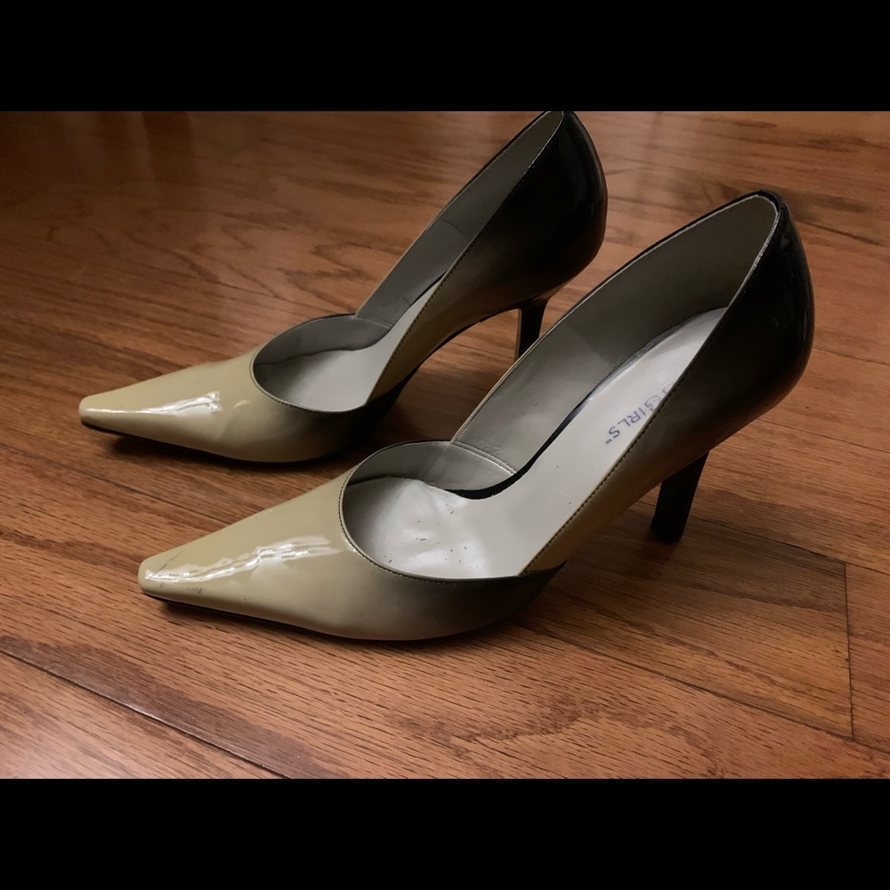 Tan Black Vintage BCBG Pointed Two-Toned Ombre Heels Pumps
